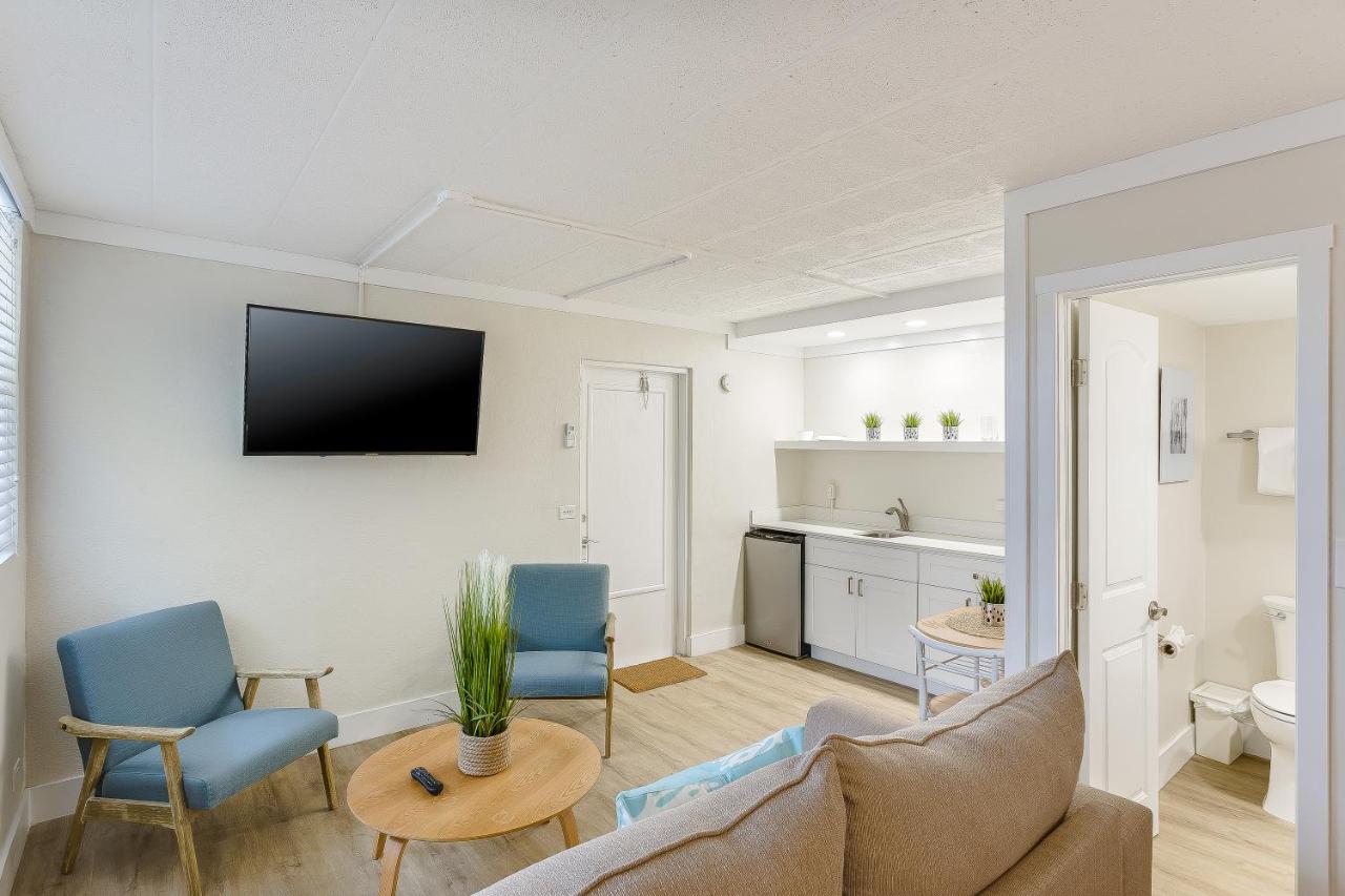 Queen Studio at La Jolla Resort