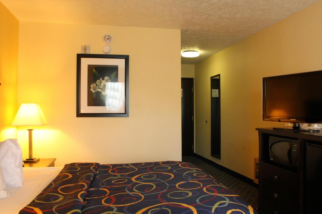 King Suite - Non-Smoking at Best Western Richland Inn-Mansfield