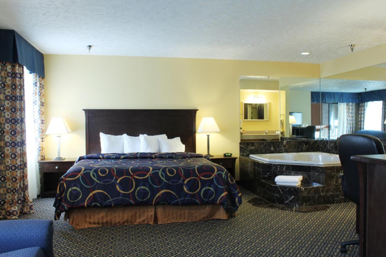 King Suite with Spa Bath - Non-Smoking at Best Western Richland Inn-Mansfield