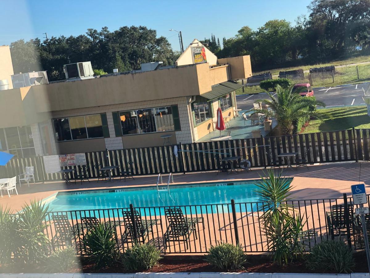  | Royale Inn