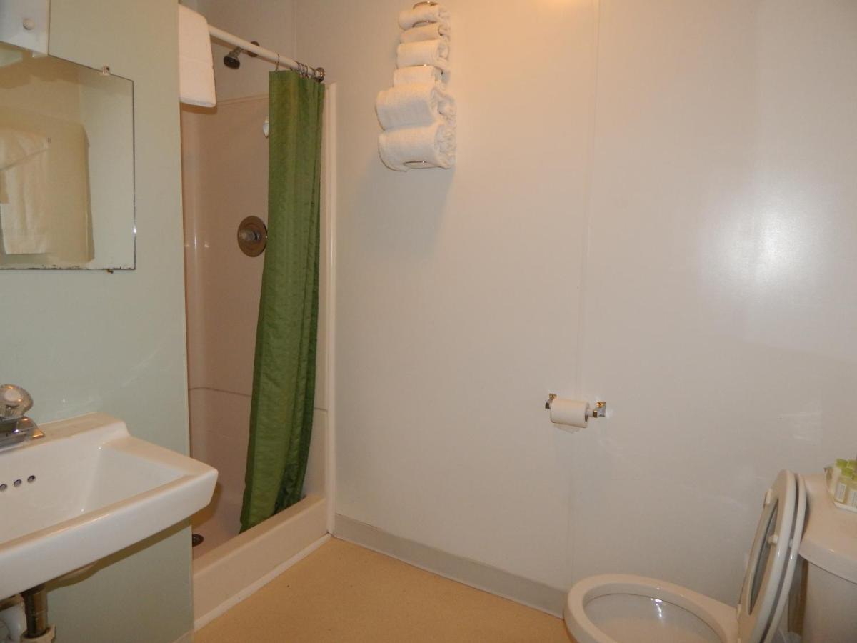 | Shoreham Oceanfront Hotel