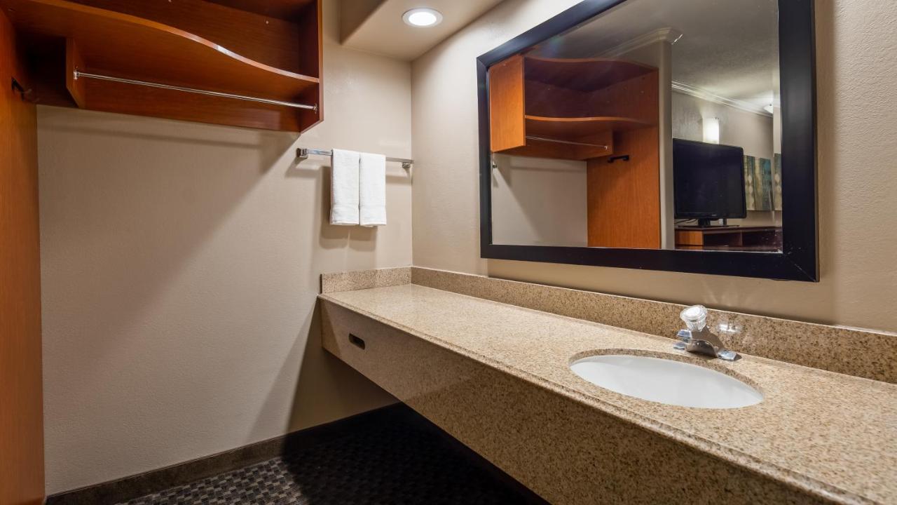 King Room - Non-Smoking at Best Western Oxnard Inn