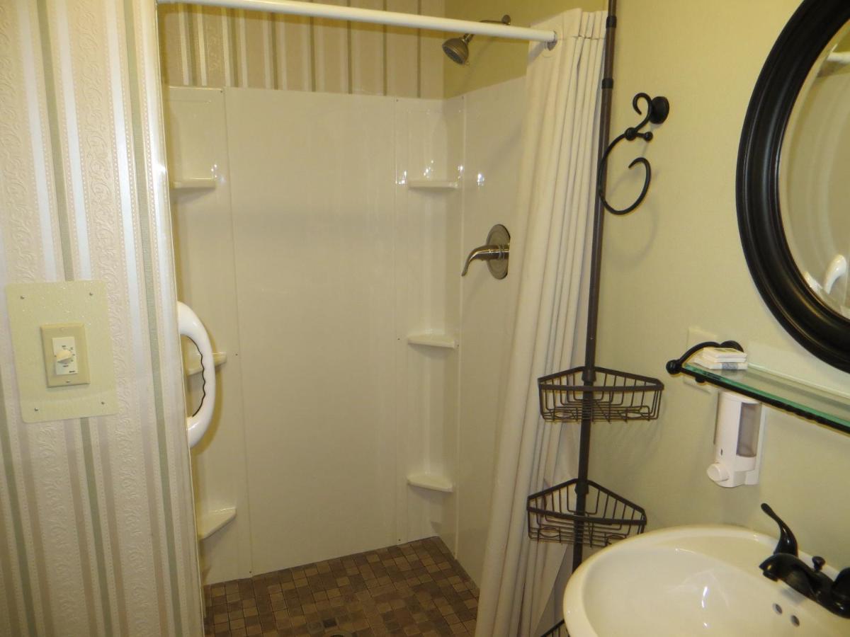  | Cool Springs Inn