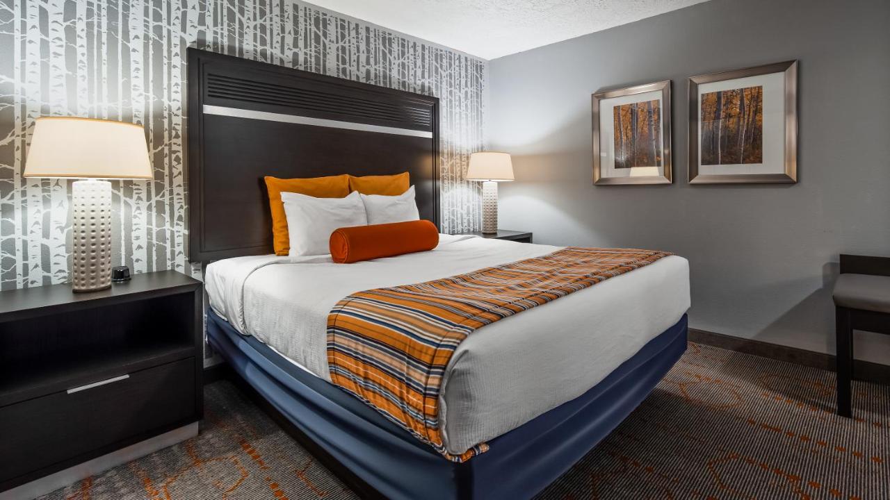 Deluxe King Suite - Not Pet Friendly at Best Western Corvallis