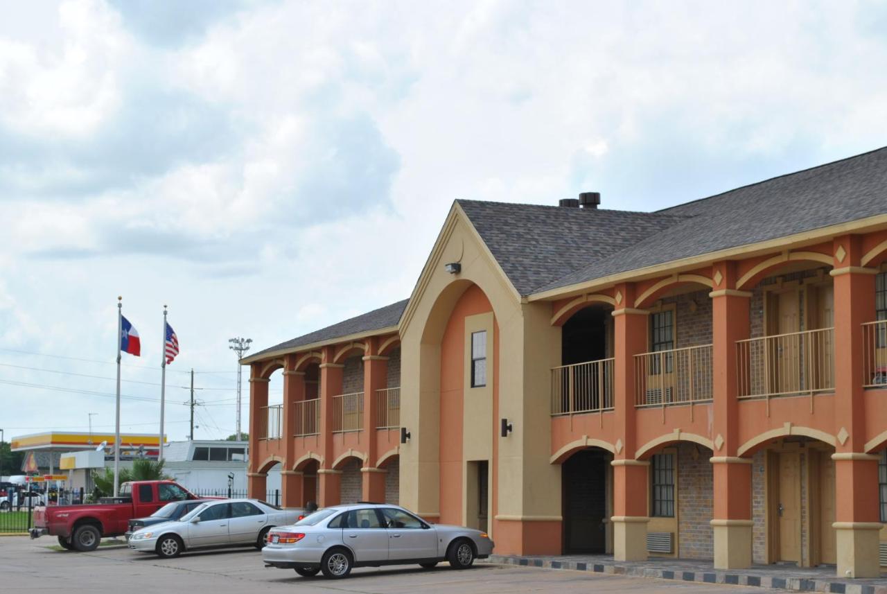  | Executive Inn Brookshire