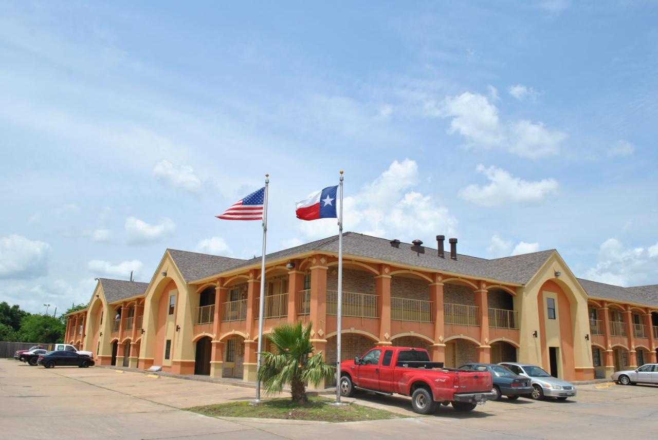  | Executive Inn Brookshire
