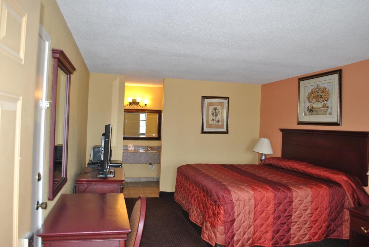  | Executive Inn Brookshire