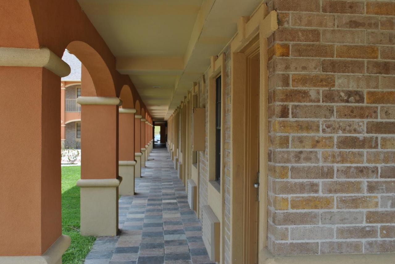  | Executive Inn Brookshire