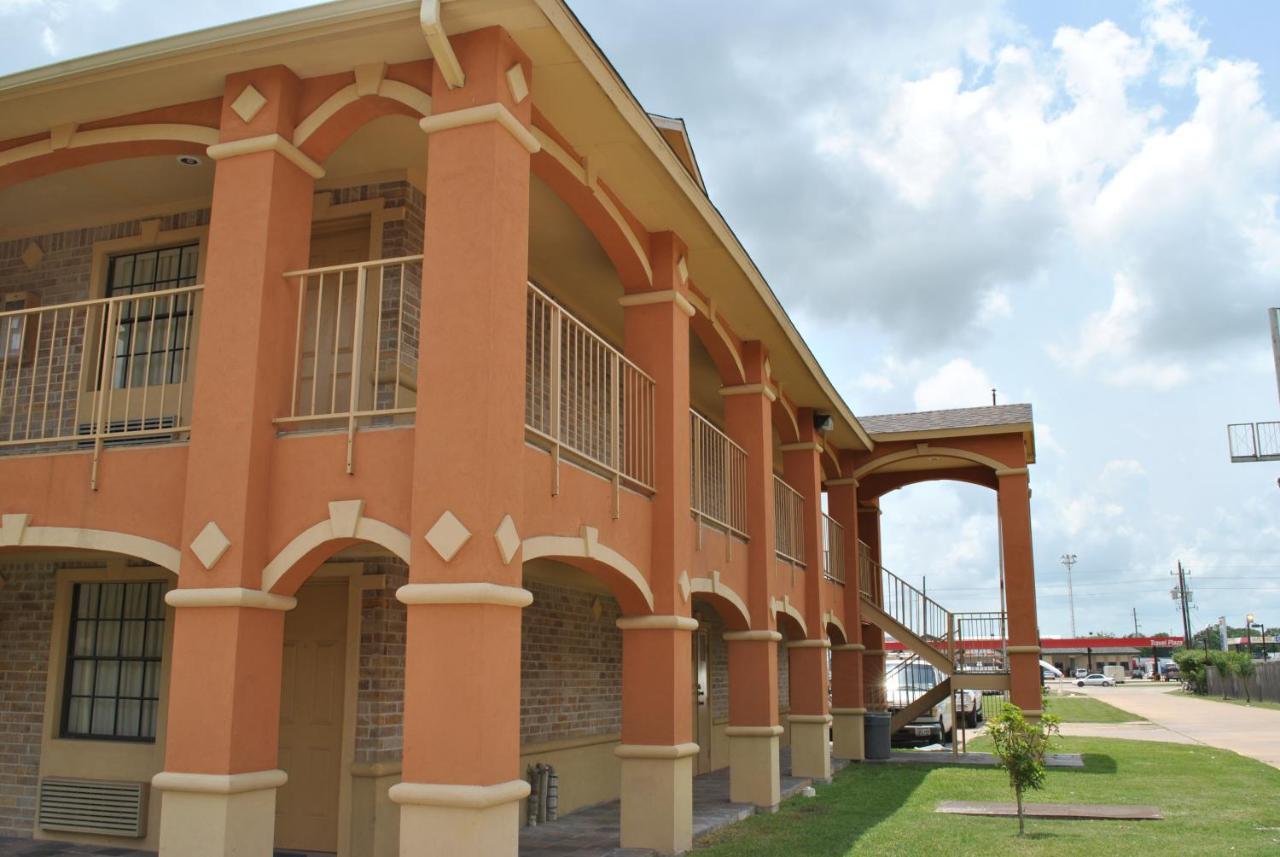  | Executive Inn Brookshire