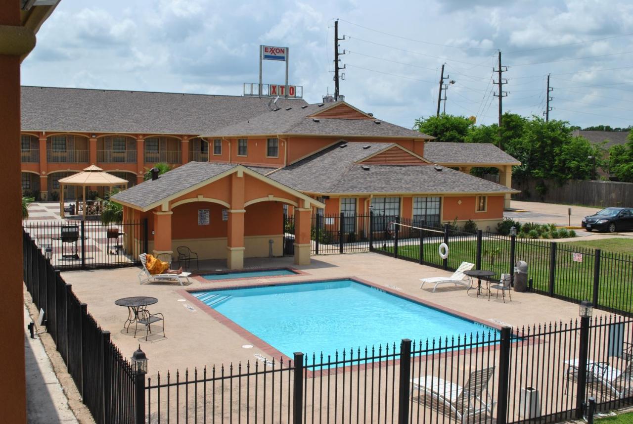  | Executive Inn Brookshire