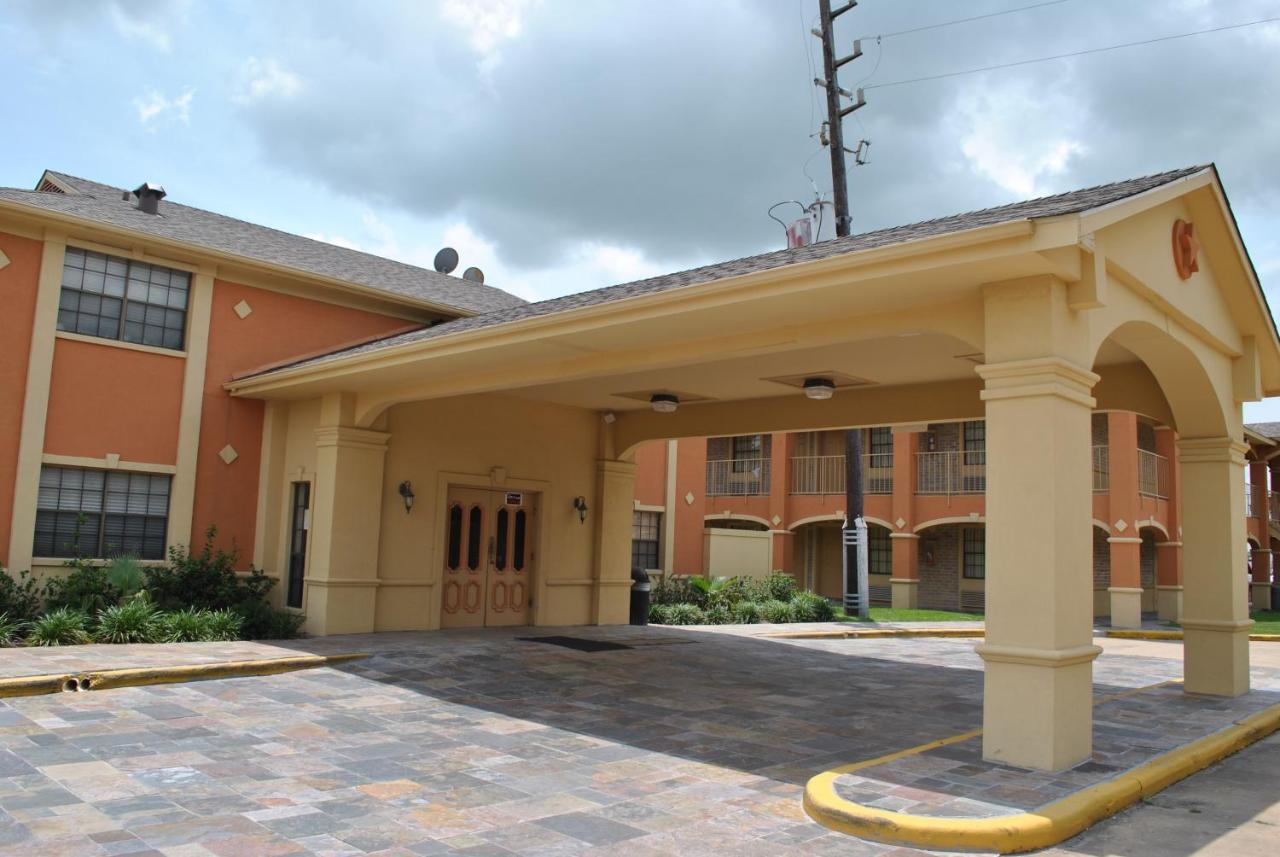  | Executive Inn Brookshire