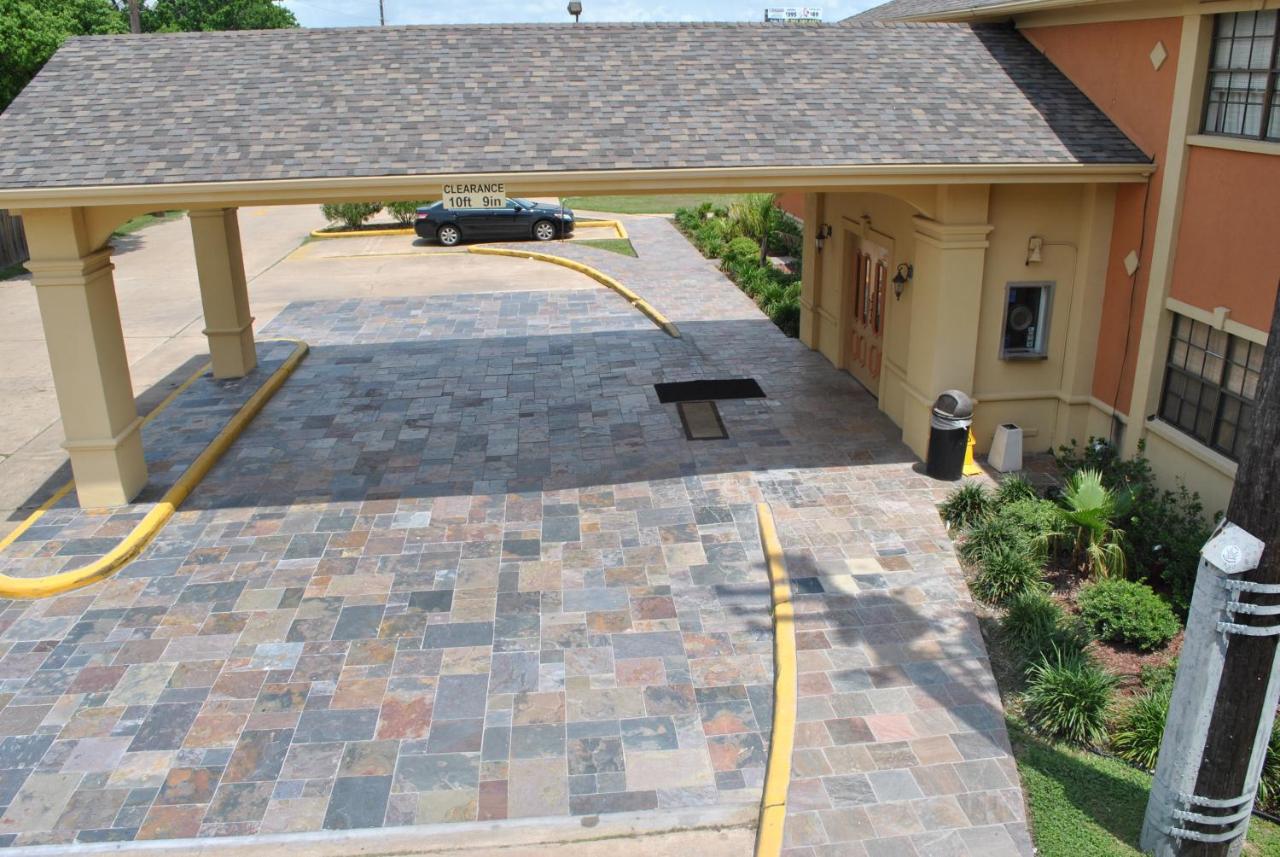  | Executive Inn Brookshire