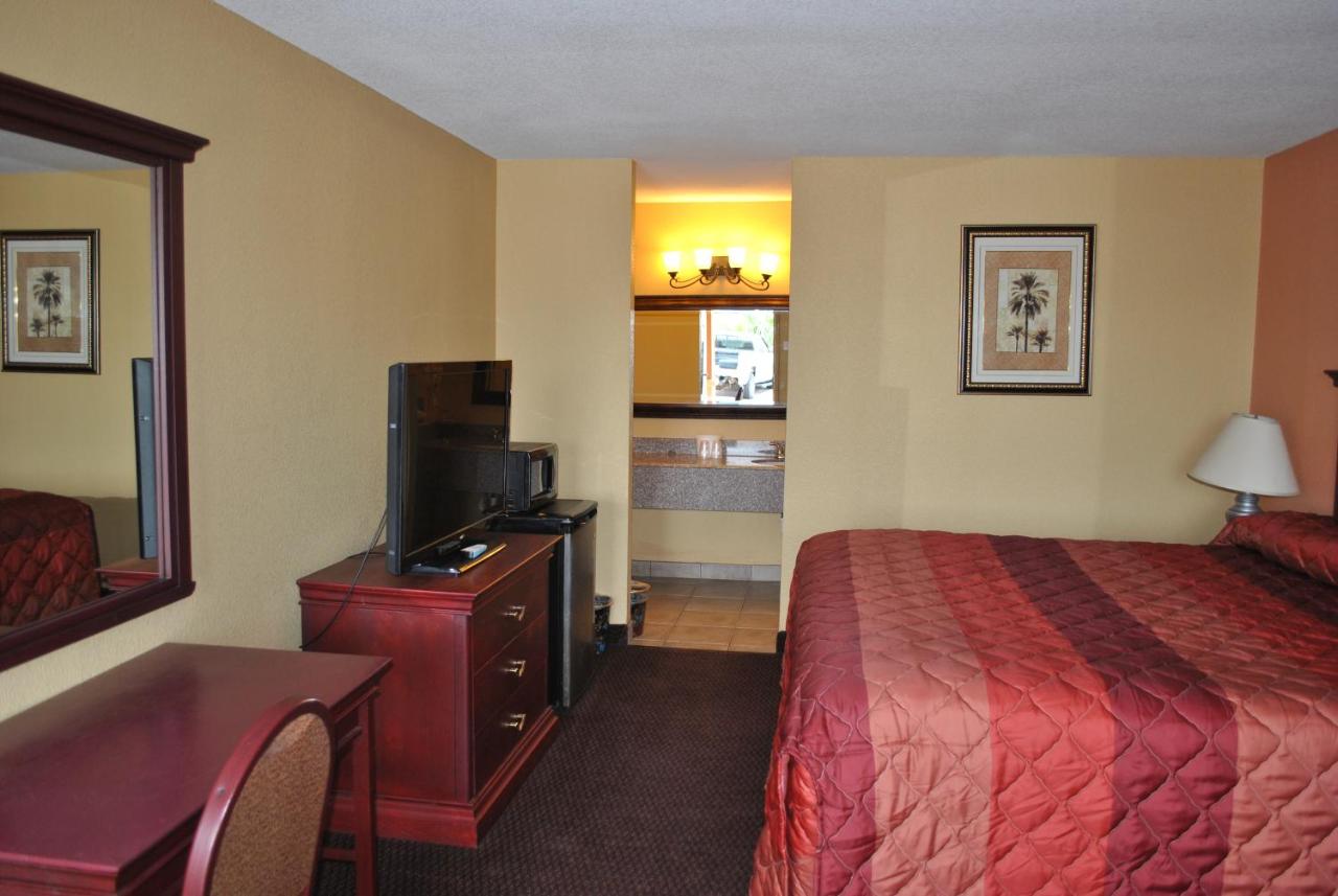  | Executive Inn Brookshire
