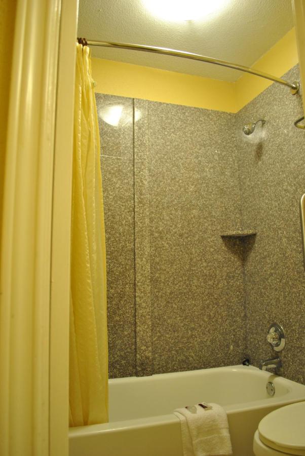  | Executive Inn Brookshire