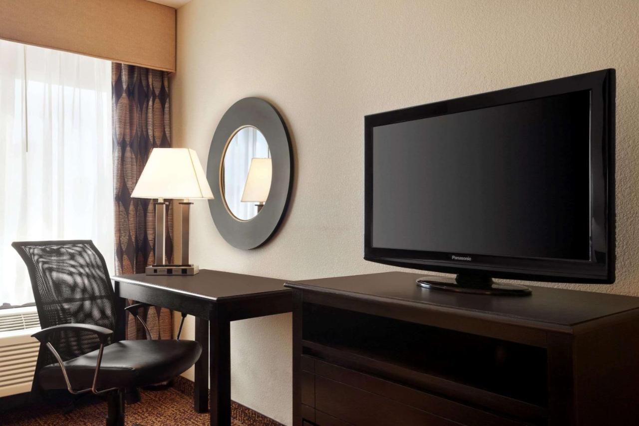 Deluxe King Room - Non-Smoking at Super 8 by Wyndham Des Moines