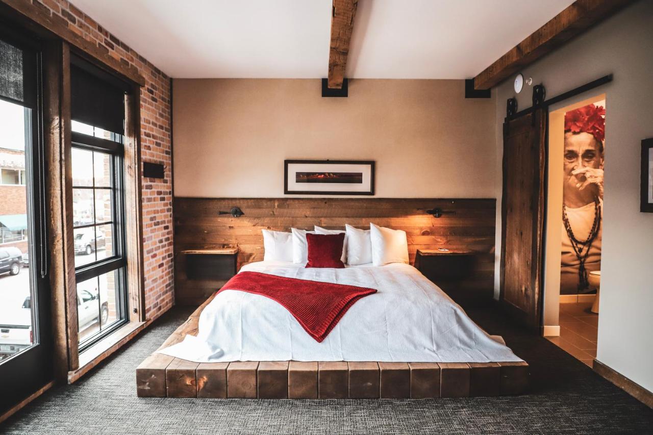 King Room with Balcony at Hotel Crosby