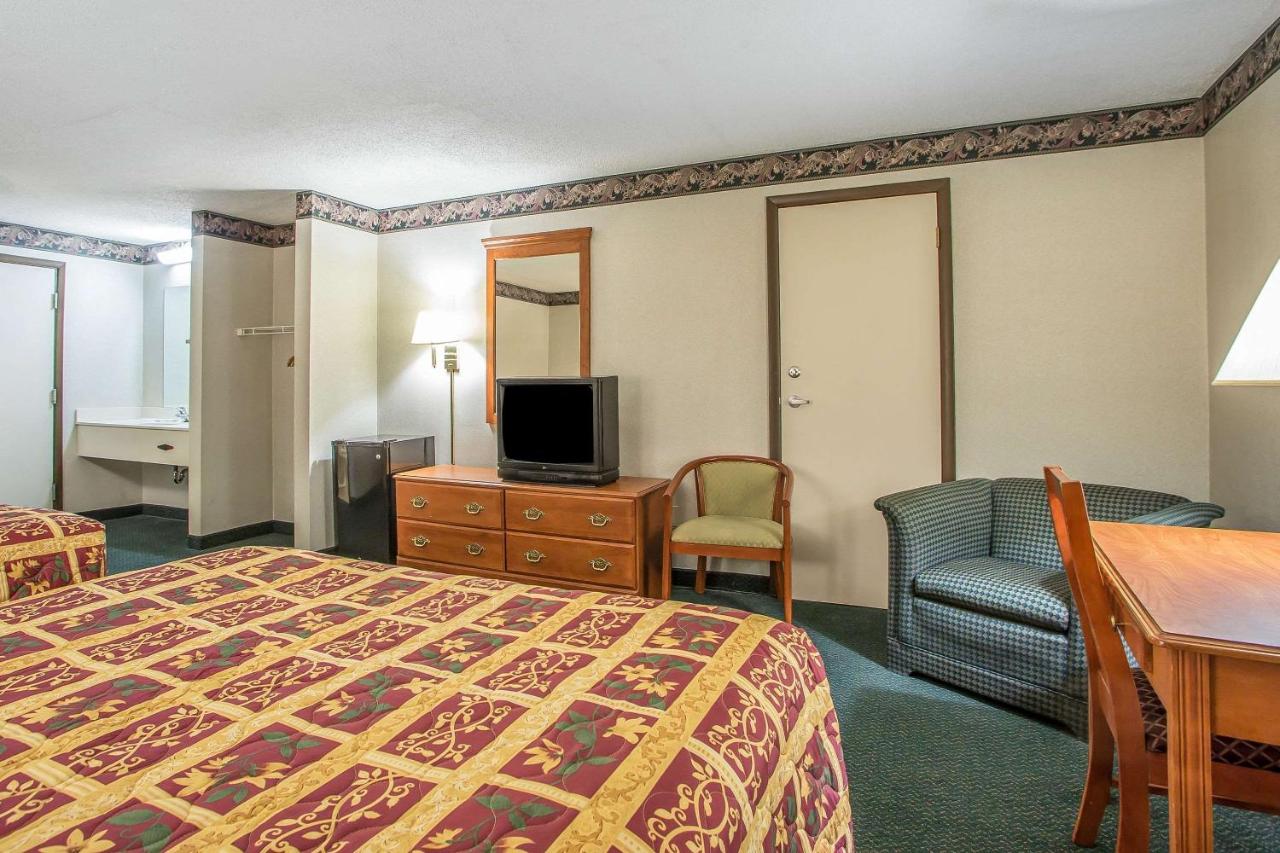 Queen Room with Two Queen Beds - Non-Smoking at Rodeway Inn Bedford