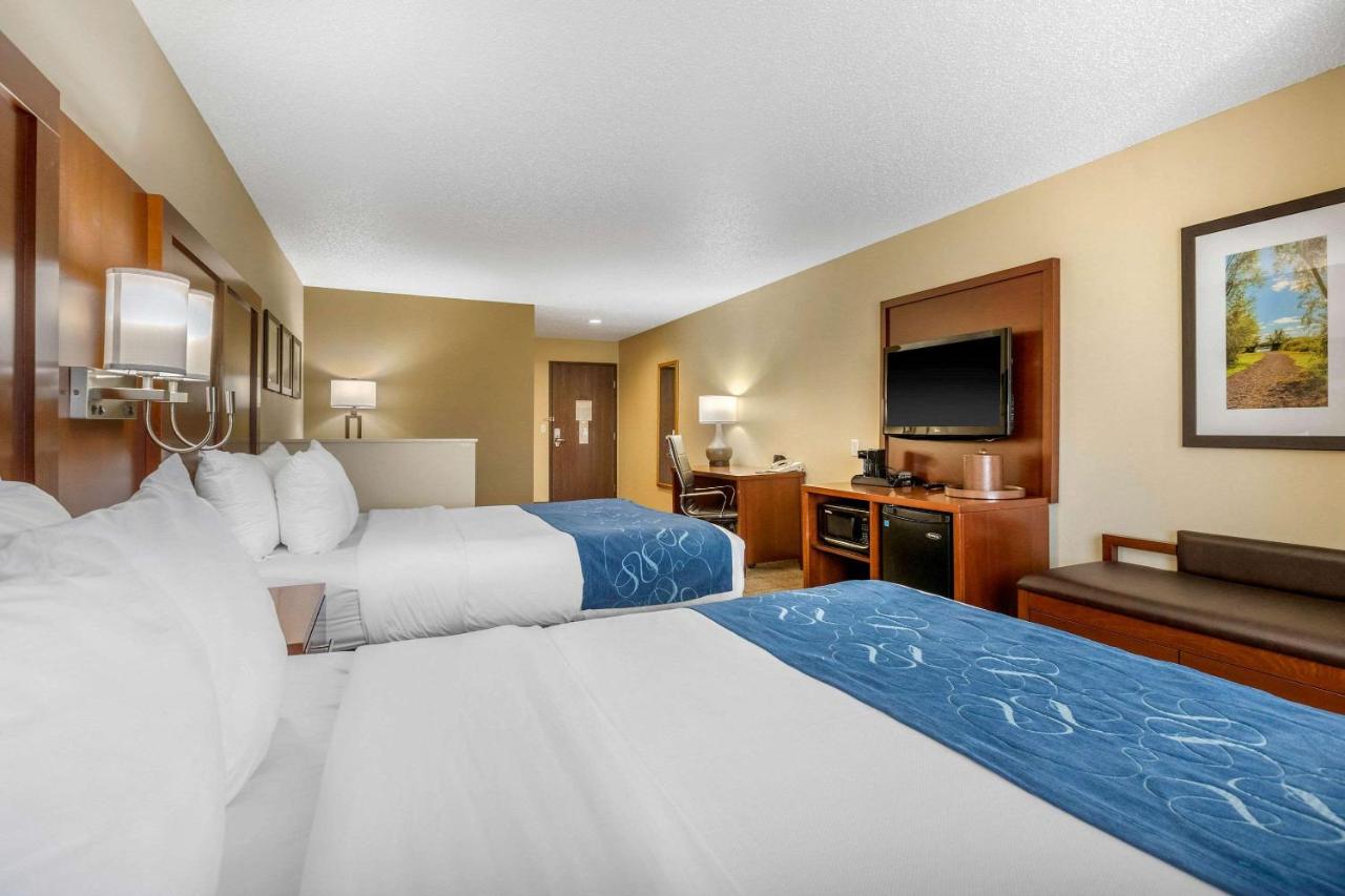 Queen Suite with Two Queen Beds - Non-Smoking at Comfort Suites Cedar Falls Industrial Park