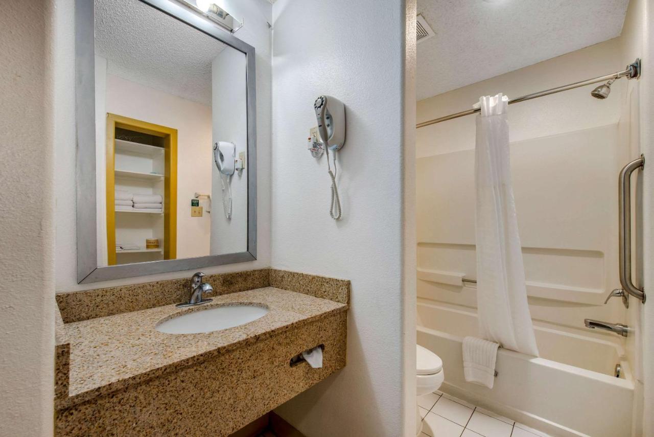  | Comfort Inn Denver Southeast