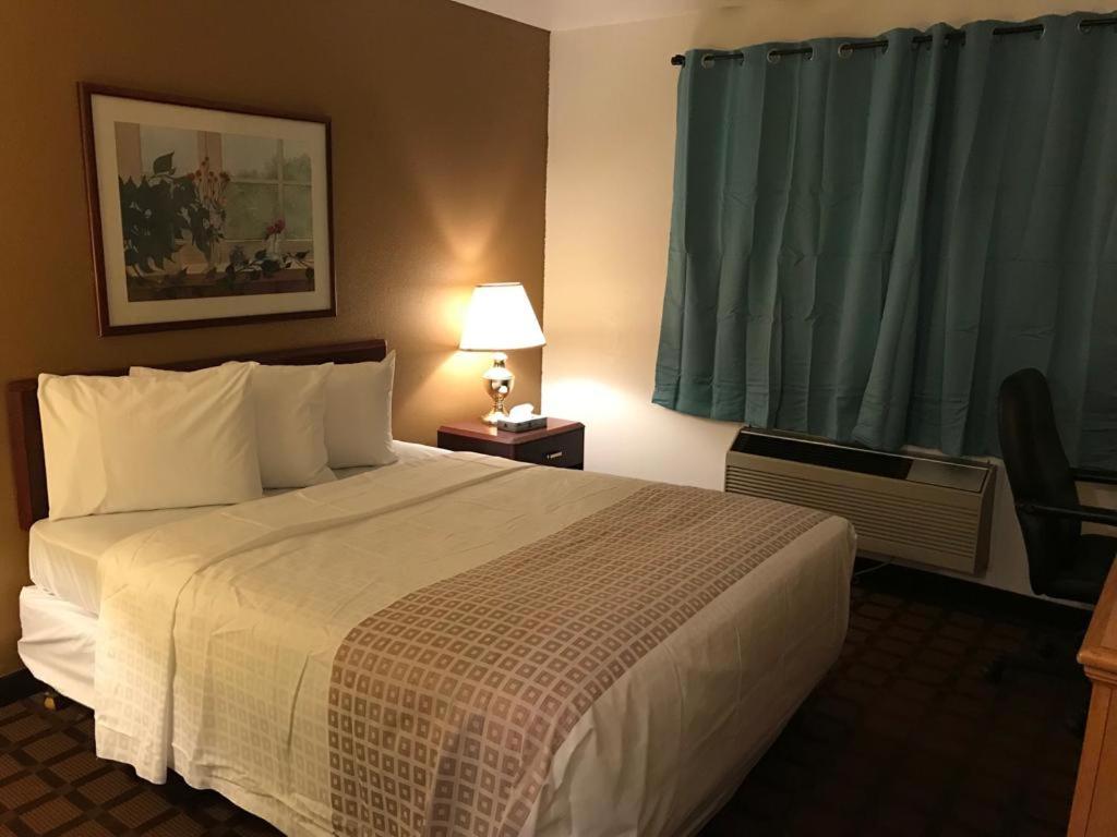 Single Room at Valued Stay Sun Prairie