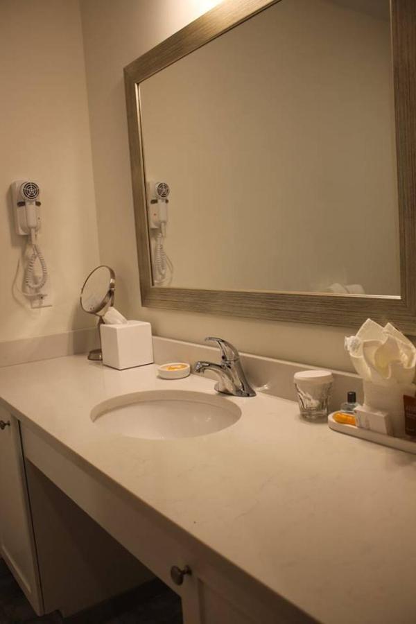Large Double Room at Norwalk Inn & Conference Center
