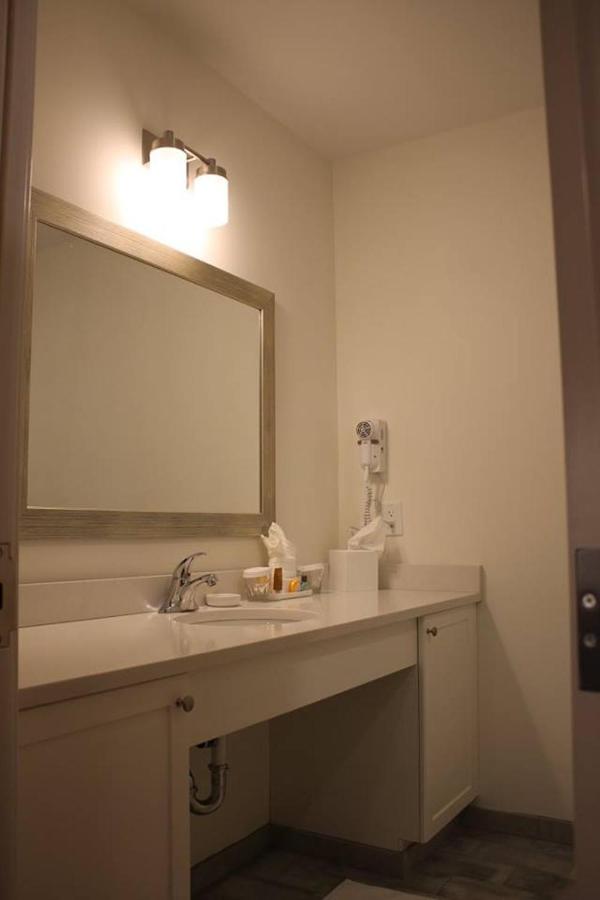 Large Double Room at Norwalk Inn & Conference Center