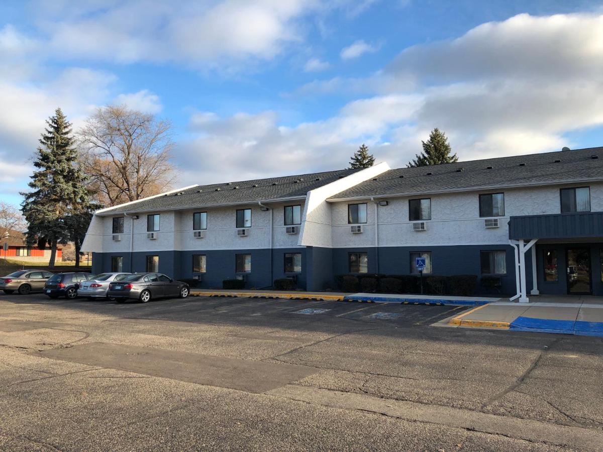 | Burnsville Inn & Suites
