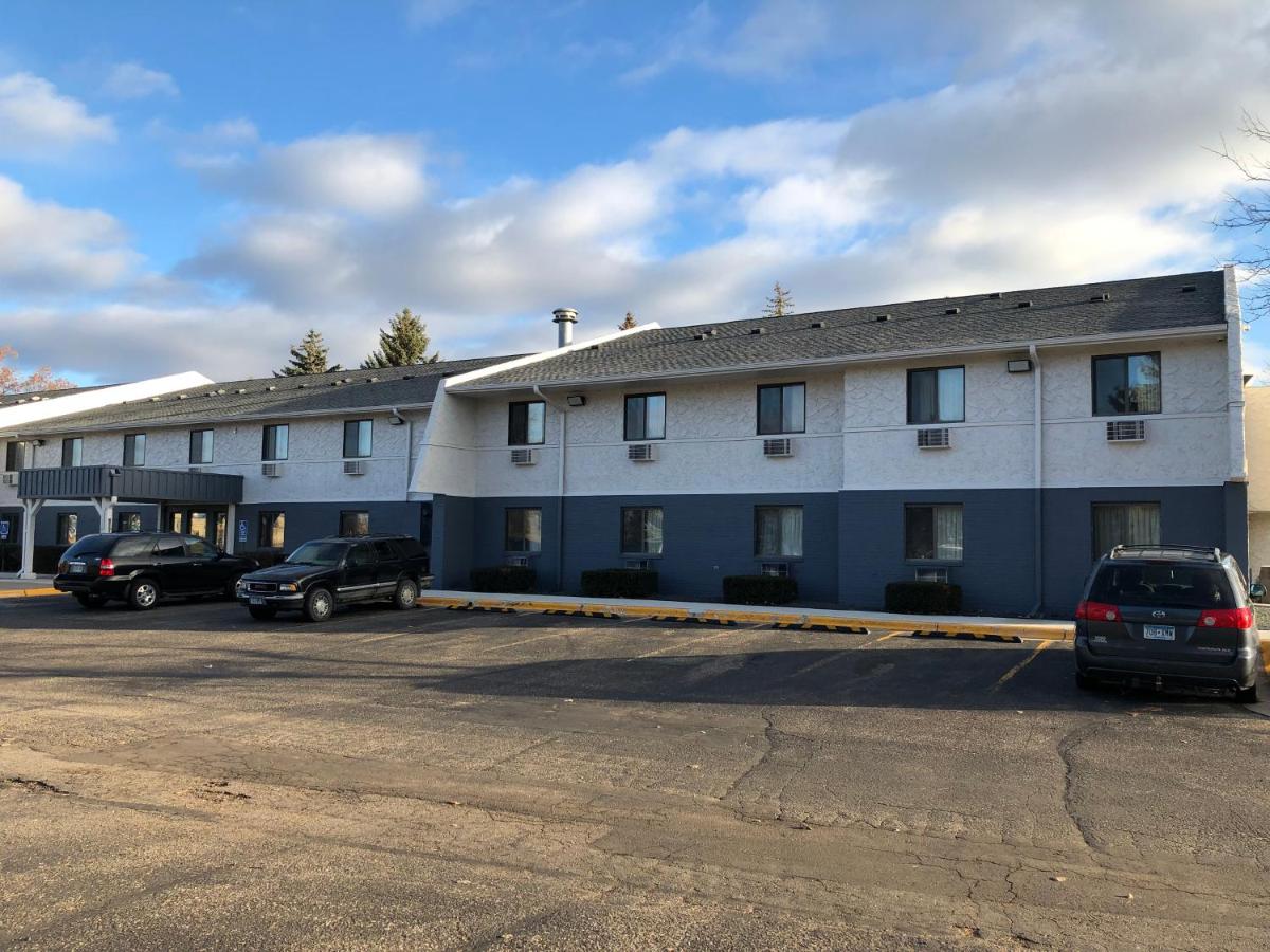 | Burnsville Inn & Suites
