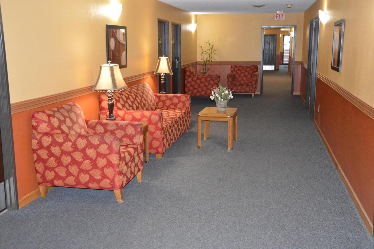 | Burnsville Inn & Suites