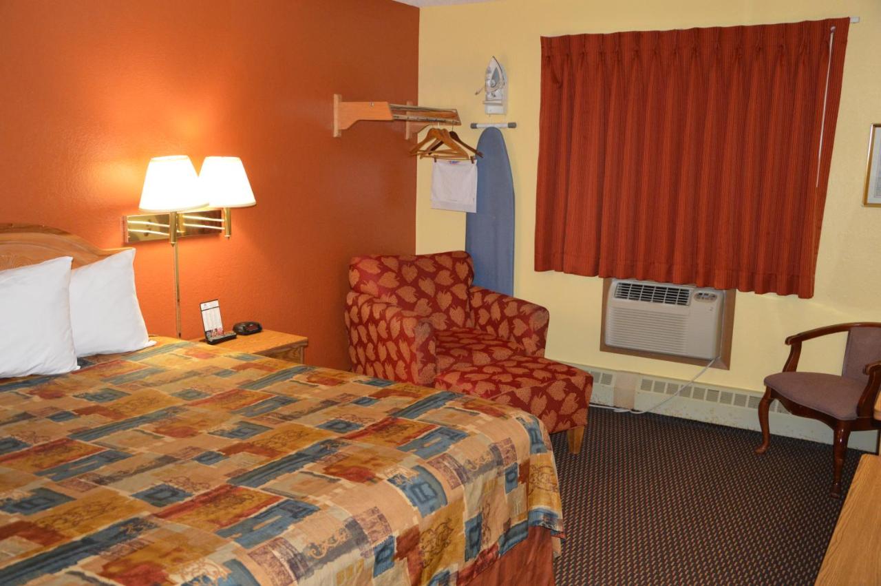 | Burnsville Inn & Suites