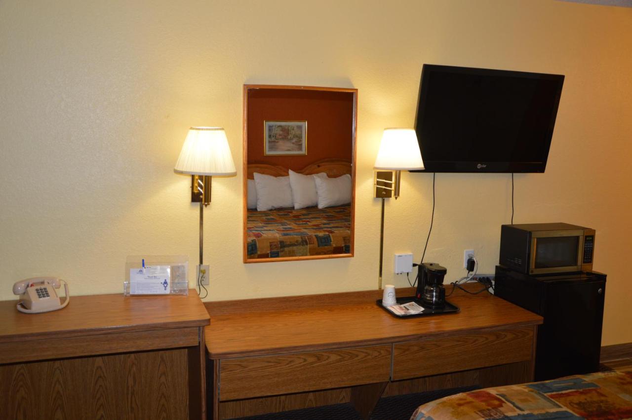 | Burnsville Inn & Suites