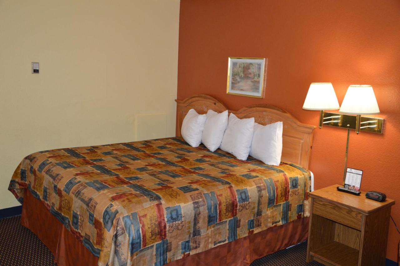 | Burnsville Inn & Suites