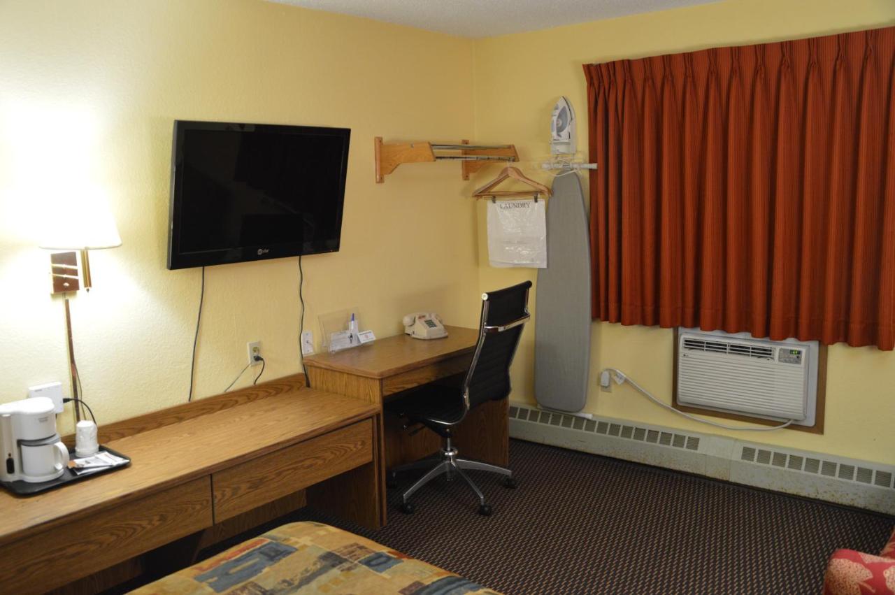 | Burnsville Inn & Suites
