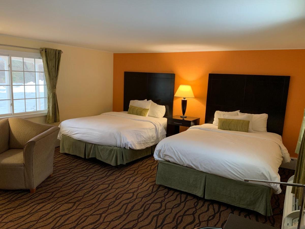 | Four Winds Country Motel