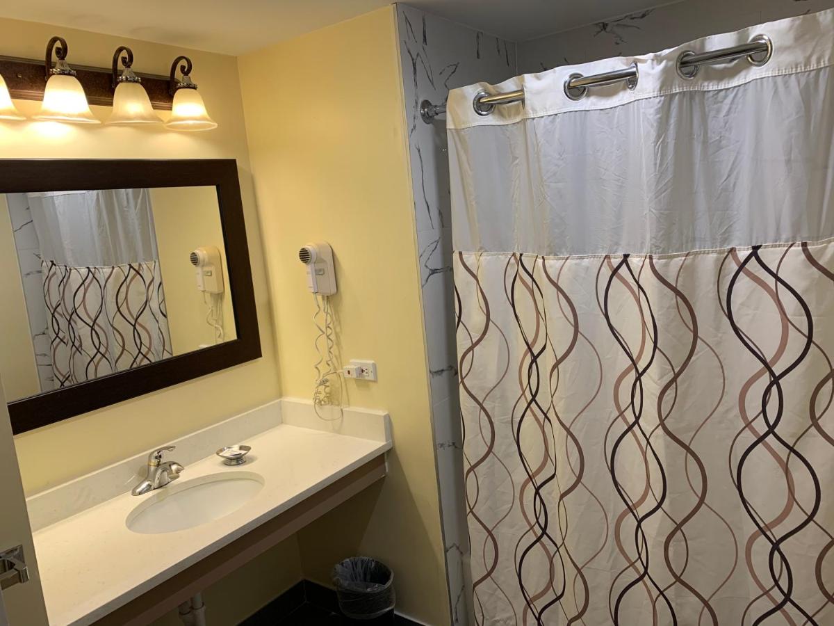 | Four Winds Country Motel