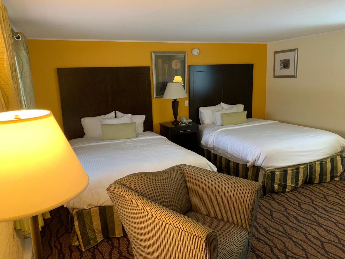 | Four Winds Country Motel