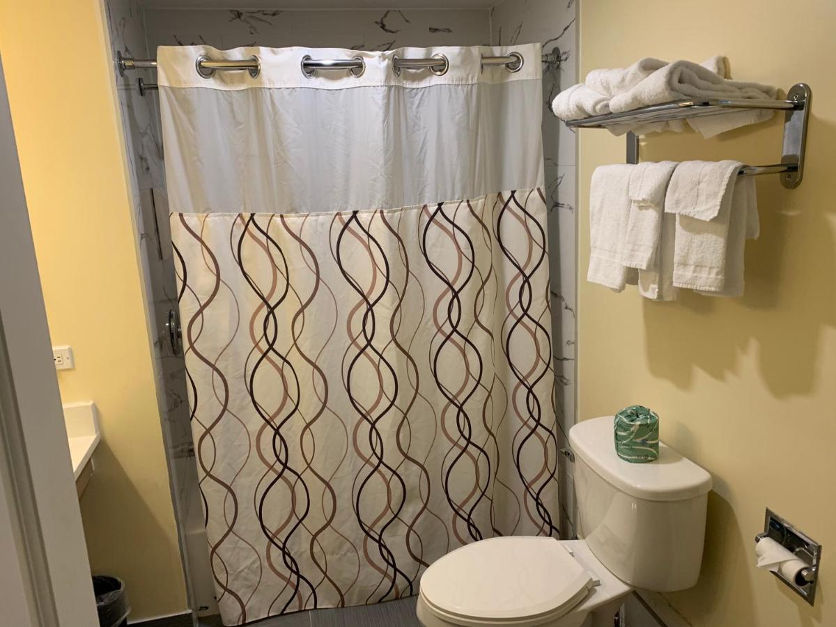 | Four Winds Country Motel