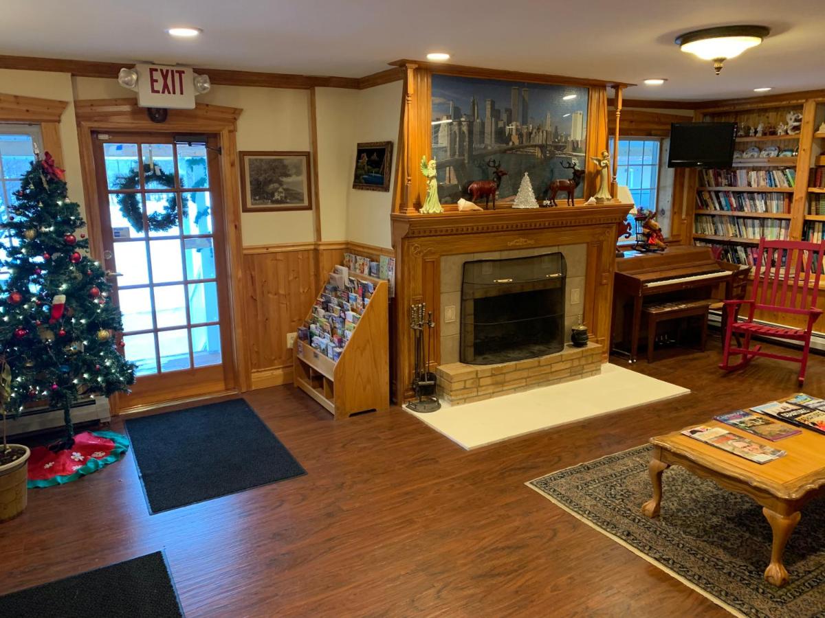 | Four Winds Country Motel