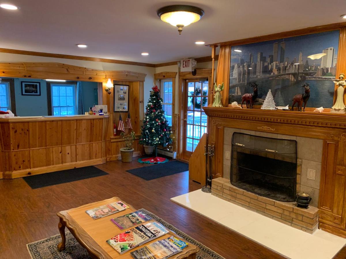 | Four Winds Country Motel