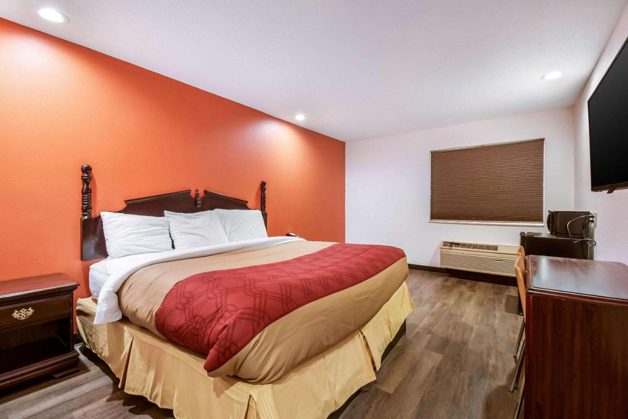 King Room - Non-Smoking at Econo Lodge