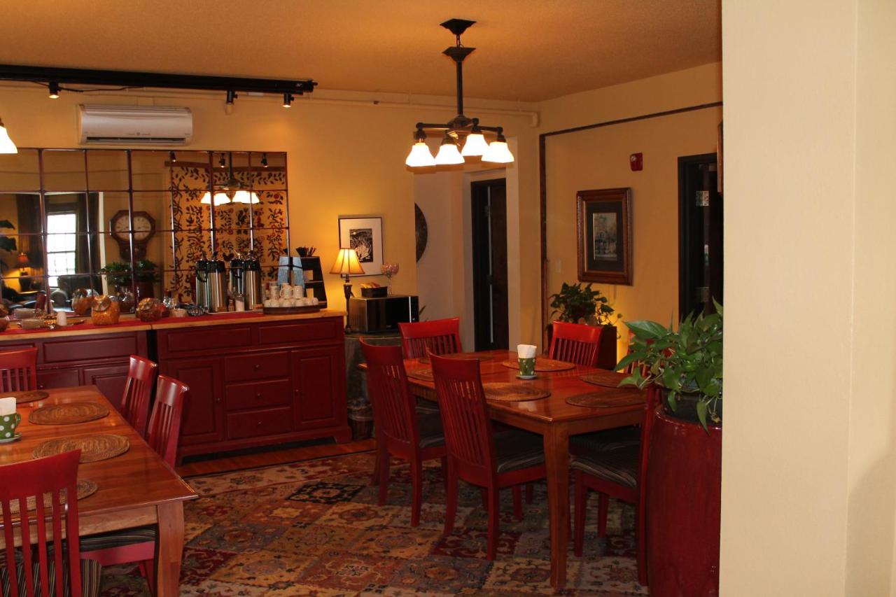 | Iowa House Historic Inn