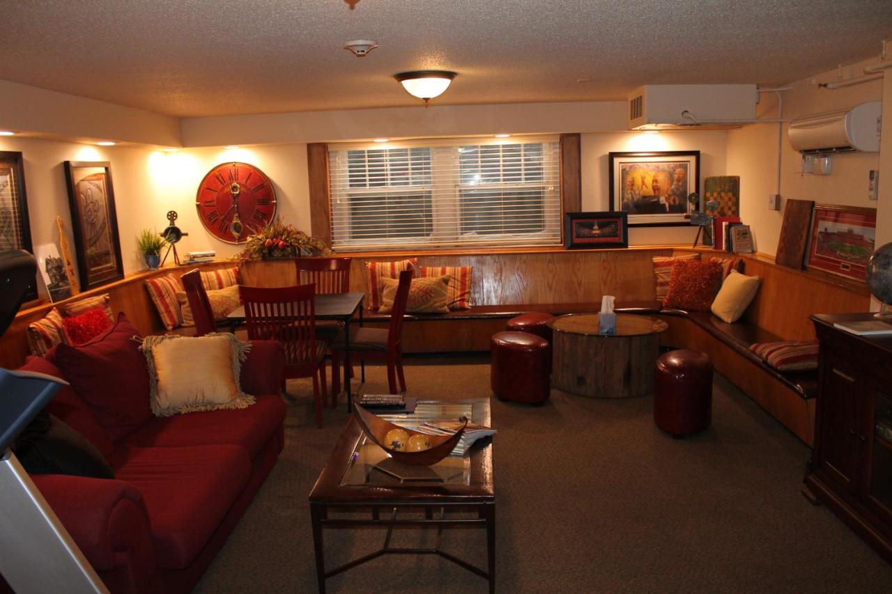 | Iowa House Historic Inn