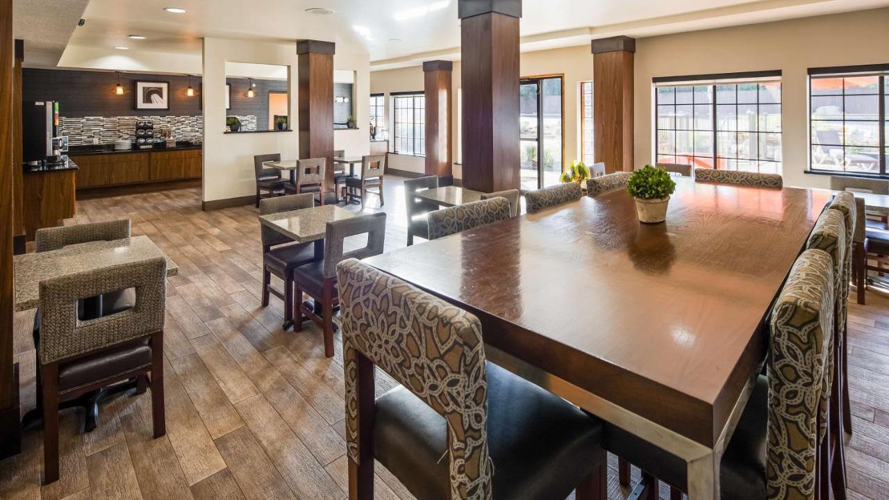 | Best Western Plus Hill Country Suites