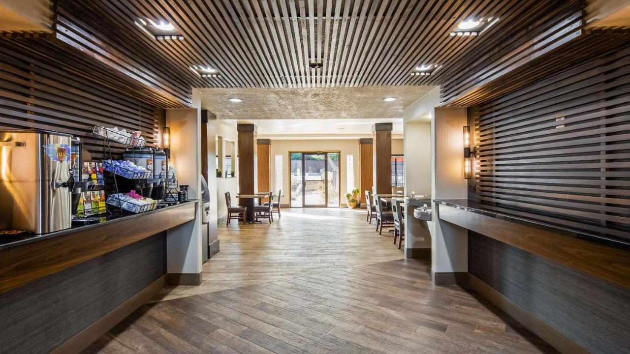 | Best Western Plus Hill Country Suites