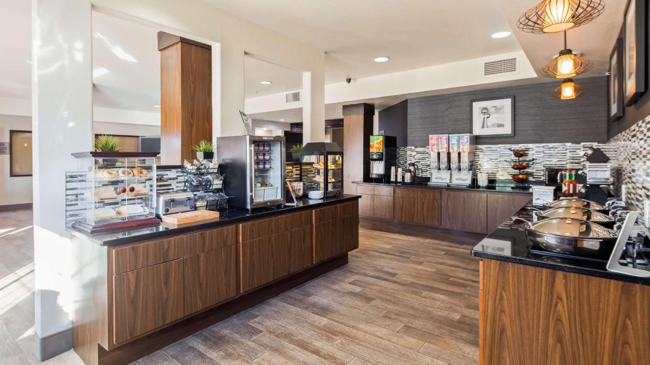 | Best Western Plus Hill Country Suites