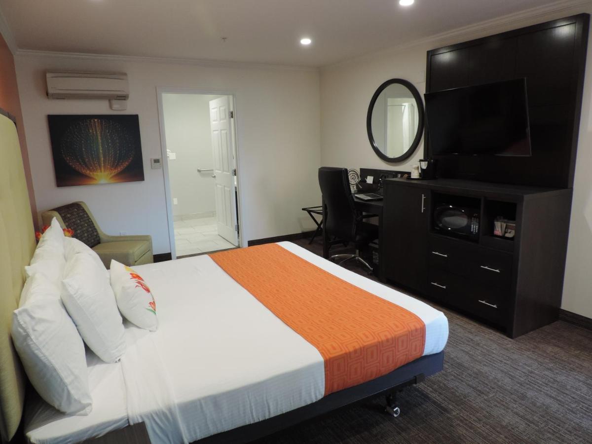 | Pavilion Inn