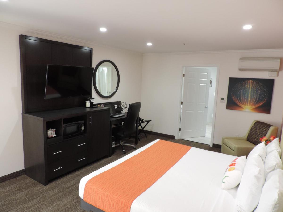 | Pavilion Inn