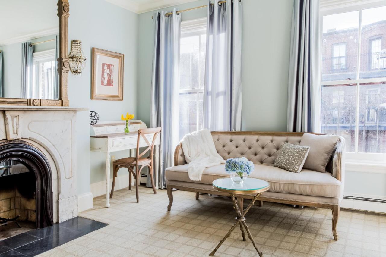 | Clarendon Square