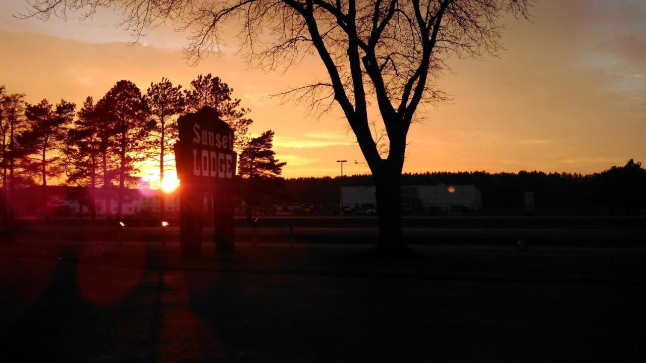 | Sunset Lodge Escanaba