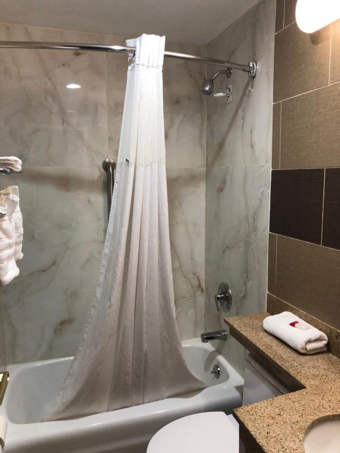 Queen Room with Bath Tub and Grab Bars - Mobility/Hearing Accessible - Non-Smoking at Days Inn by Wyndham Brooklyn